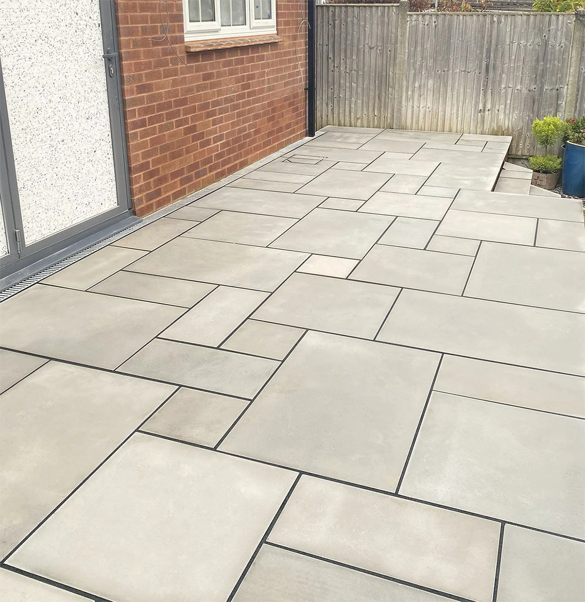 Kandla Grey Indian Sandstone Paving Slabs - Sawn &amp; Honed - Patio Kit - 20mm